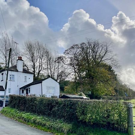 Tollgate House - Luxury Cozy Cottage - Huge Hot Tub - Alton Towers Cheadle  Bagian luar foto