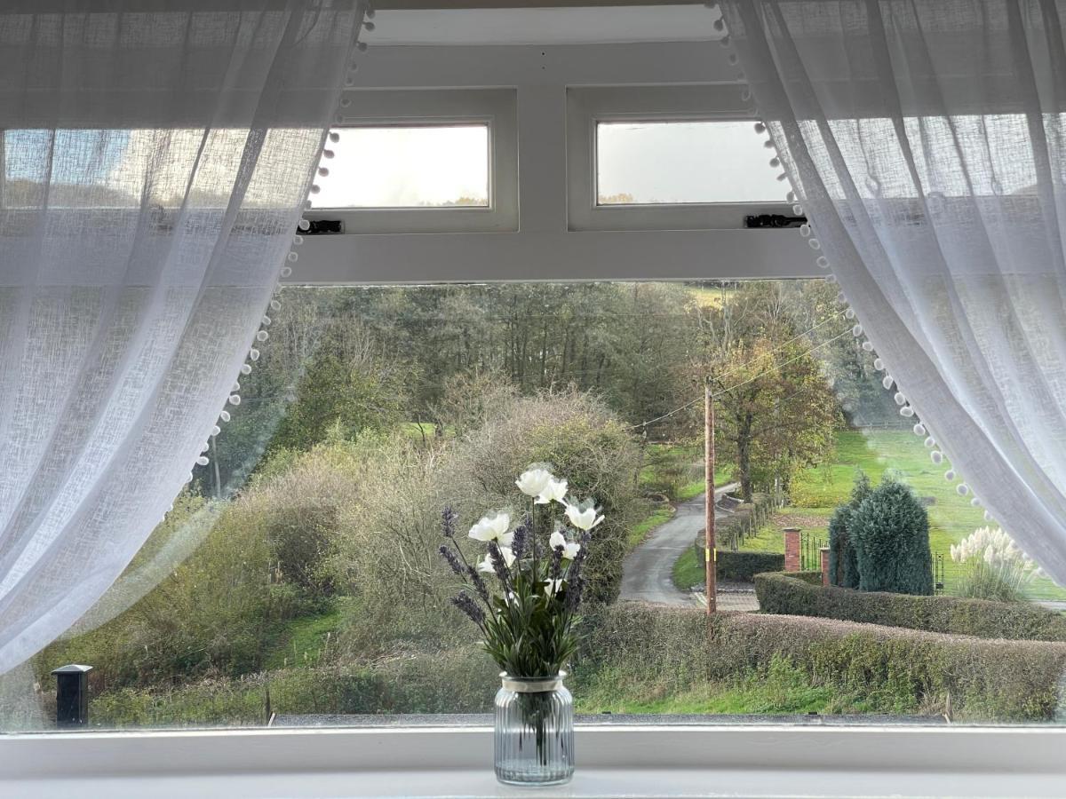 Tollgate House - Luxury Cozy Cottage - Huge Hot Tub - Alton Towers Cheadle  Bagian luar foto